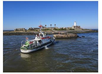 Embarcación ROU-51 de la Armada Nacional, arribando a la Isla de Flores. Año 2022