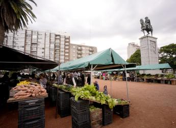 Inauguración de Feria Modelo en la plaza Soldados Orientales de San Martín