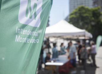 Jornada de vacunación en la explanada de la Intendencia de Montevideo