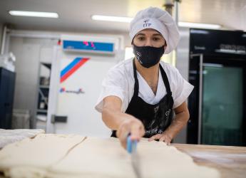 Elaboración de pan en el Centro de Industriales Panaderos del Uruguay