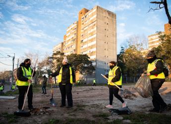 Cuadrilla de limpieza del Programa ABC Trabajo en la Calle Iguá