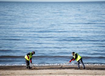 Cuadrilla de limpieza del Programa ABC Trabajo en la Playa del Cerro