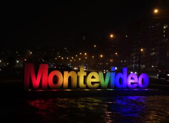 Letras de Montevideo iluminado por el día del orgullo Lgbtiq+