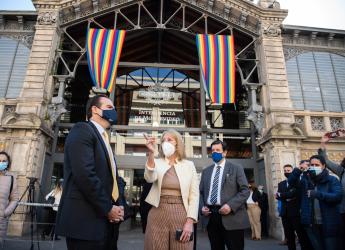 Recorrida de la Intendenta de Montevideo Carolina Cosse junto al presidente del BID en el Mercado Agrícola de Montevideo 