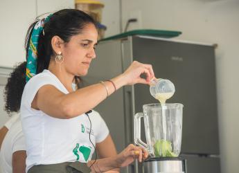 Taller de Cocina Uruguay en la explanda de la Intendencia de Montevideo