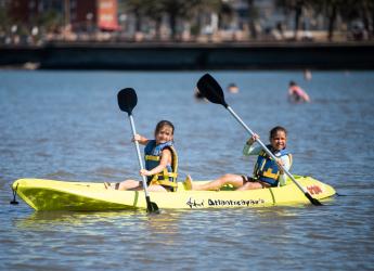 Actividades deportivas y recreativas en playa Ramírez en el marco del Programa Verano