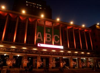 Intendencia de Montevideo iluminada de naranja por el Día Mundial contra el Cáncer