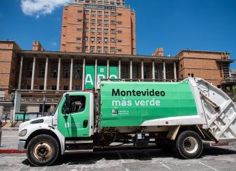Lanzamiento del programa “Reciclando Barrio a Barrio” en la explanada de la Intendencia de Montevideo
