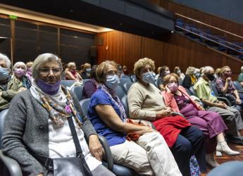 Mujeres mayores construyendo historias en el marco del Mes de la Mujer