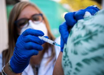 Jornada de vacunación contra la gripe en la explanada de la Intendencia de Montevideo