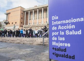 Día Internacional de Acción por la Salud de las Mujeres en la explanada de la Intendencia