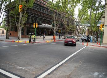 Inauguración de semáforo en la intersección de las calles Larravide y José Antonio Cabrera