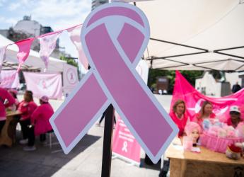 Actividad en la explanada de la Intendencia de Montevideo por campaña de prevención del cáncer de mama, 12 de octubre de 2022
