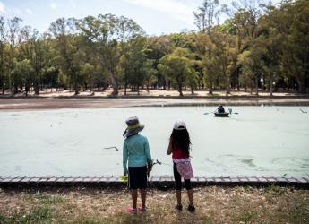 Limpieza en el lago del Parque Rivera, 06 febrero de 2023