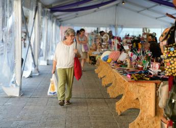 Feria Mypes en la explanada de la Intendencia de Montevideo , 13 de marzo de 2023