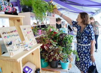 Feria Mypes en la explanada de la Intendencia de Montevideo , 13 de marzo de 2023