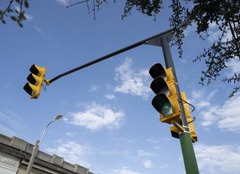 Nuevo semáforo en la calle Juan Jacobo Rousseau y Comercio 
