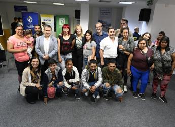 Firma de convenio entre la intendencia de Montevideo y el MVOT para el realojo de familias del barrio 1° de Mayo