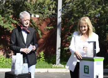 Inauguración de maquina productora de agua potable en el Teatro de Verano