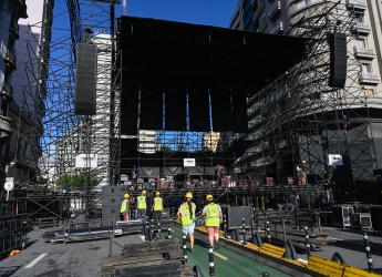 Montaje del escenario Gaucho por los festejos de los 300 años de Montevideo