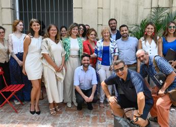 Carolina Cosse y Fabiana Goyeneche en la firma de comodato con la Asociación Civil Casa del Departamento 20, para la creación del espacio «Montevideo al mundo»