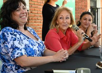Intendenta de Montevideo Carolina Cosse en la inauguración de cursos de ingles en CEDEL Casavalle
