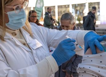 Jornada de vacunación contra la gripe en la explanada de la Intendencia de Montevideo 