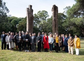 Inauguración de esculturas chinas en Parque Batlle