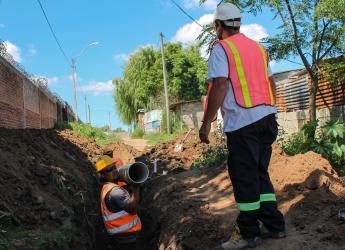 Obras de conexión de saneamiento en barrio 2 de Febrero en el marco del Plan ABC