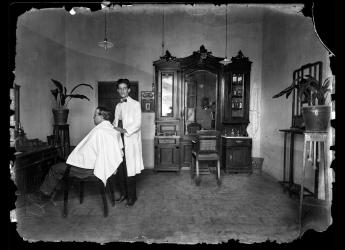 Peluquería no identificada. Esperanza, Santa Fé, 1922.