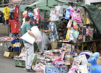 Entrega de bolsas para feriantes de Vía Blanca