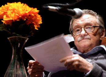 Mario Benedetti en la presentación del libro Desalambrando, Sala Zitarrosa, agosto de 2007.