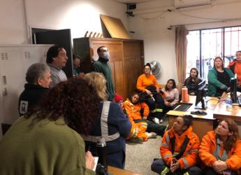 Capacitación a trabajadores y trabajadoras por influenza aviar en lobos y leones marinos