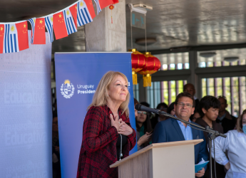 Intendenta en inauguración de escuela Popular China