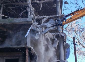 Demolición de edificio en la calle San José y Florida