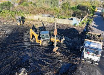 Limpieza en calle Simón del Pino en el marco del programa áreas liberadas