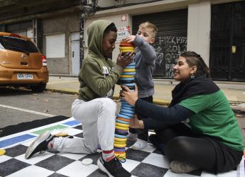 Peatonal barrial en el barrio Sur
