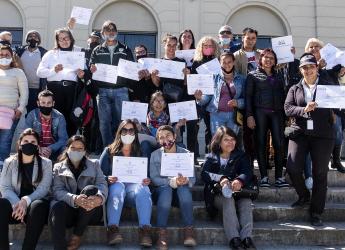Entrega de certificados de capacitación a cuidaparques