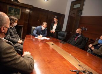 Firma de convenio con Cámara de Industrias