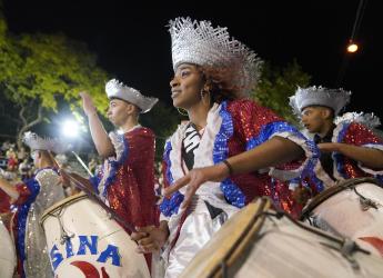 Desfile de Llamadas por Isla de Flores 