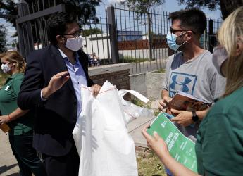 Entrega de bolsones en cooperativa COVIFE