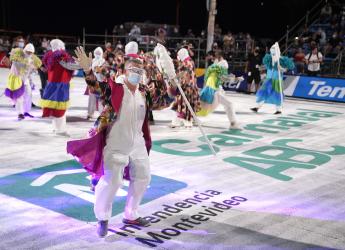 Desfile inaugural del Carnaval en las Canteras del Parque Rodó