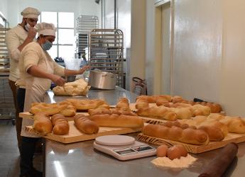 Emprendimiento de panadería solidaria en el PTI
